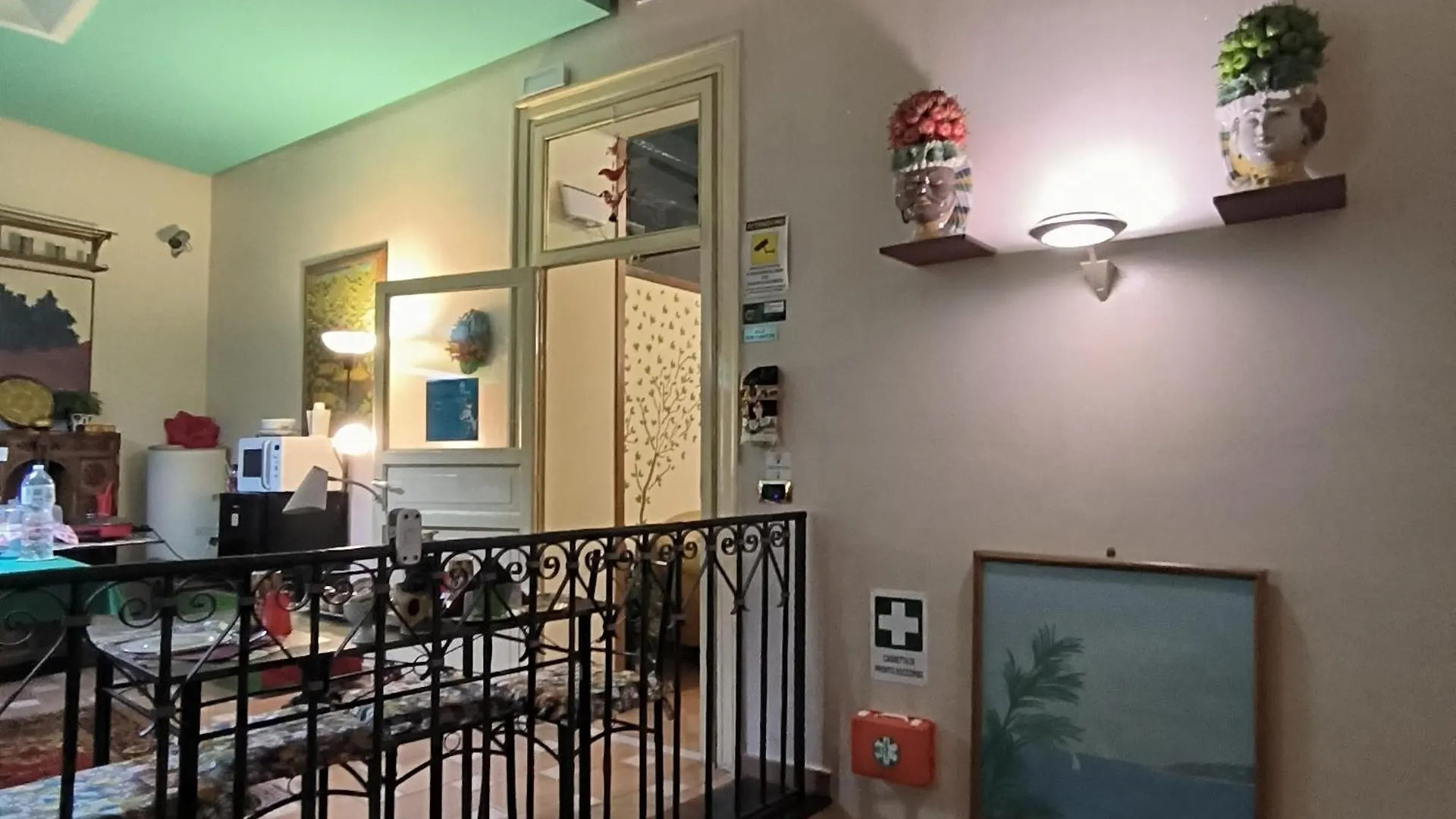 Vittorio Emanuele Rooms Di Prinzi Palermo 2*,  Włochy